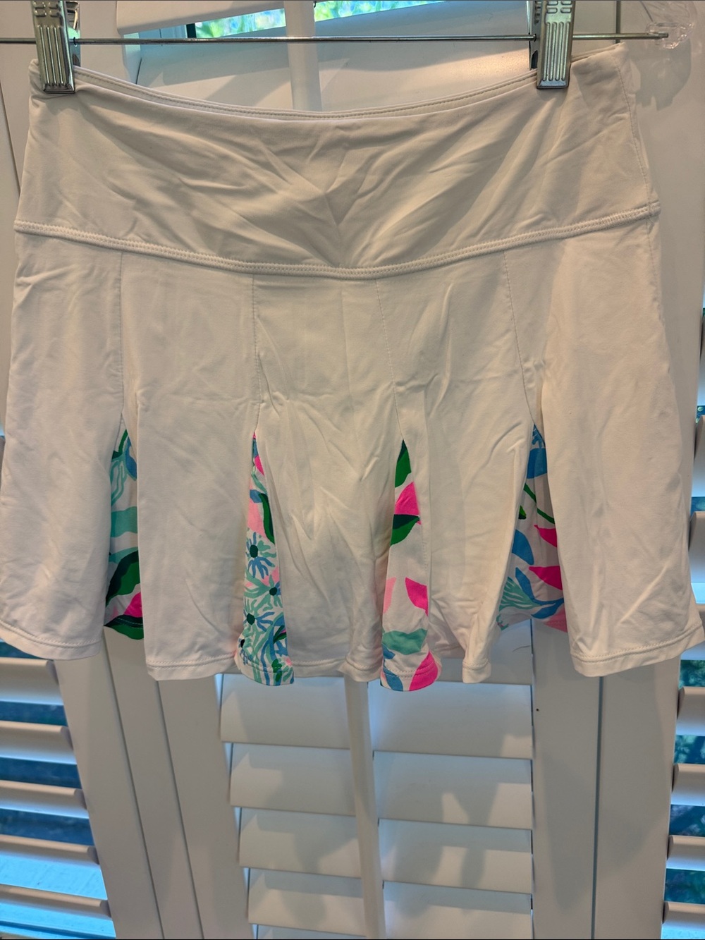 Lilly Pulitzer Cassata Luxletic Skort in Resort White and Holding Court - Picture 4 of 4